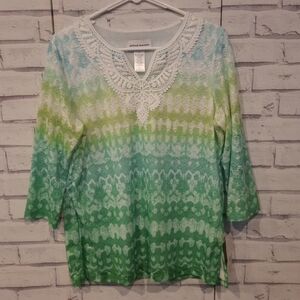 Alfred Dunner Women's Size S Blouse Green Blue Crochet V-Neck Brand New